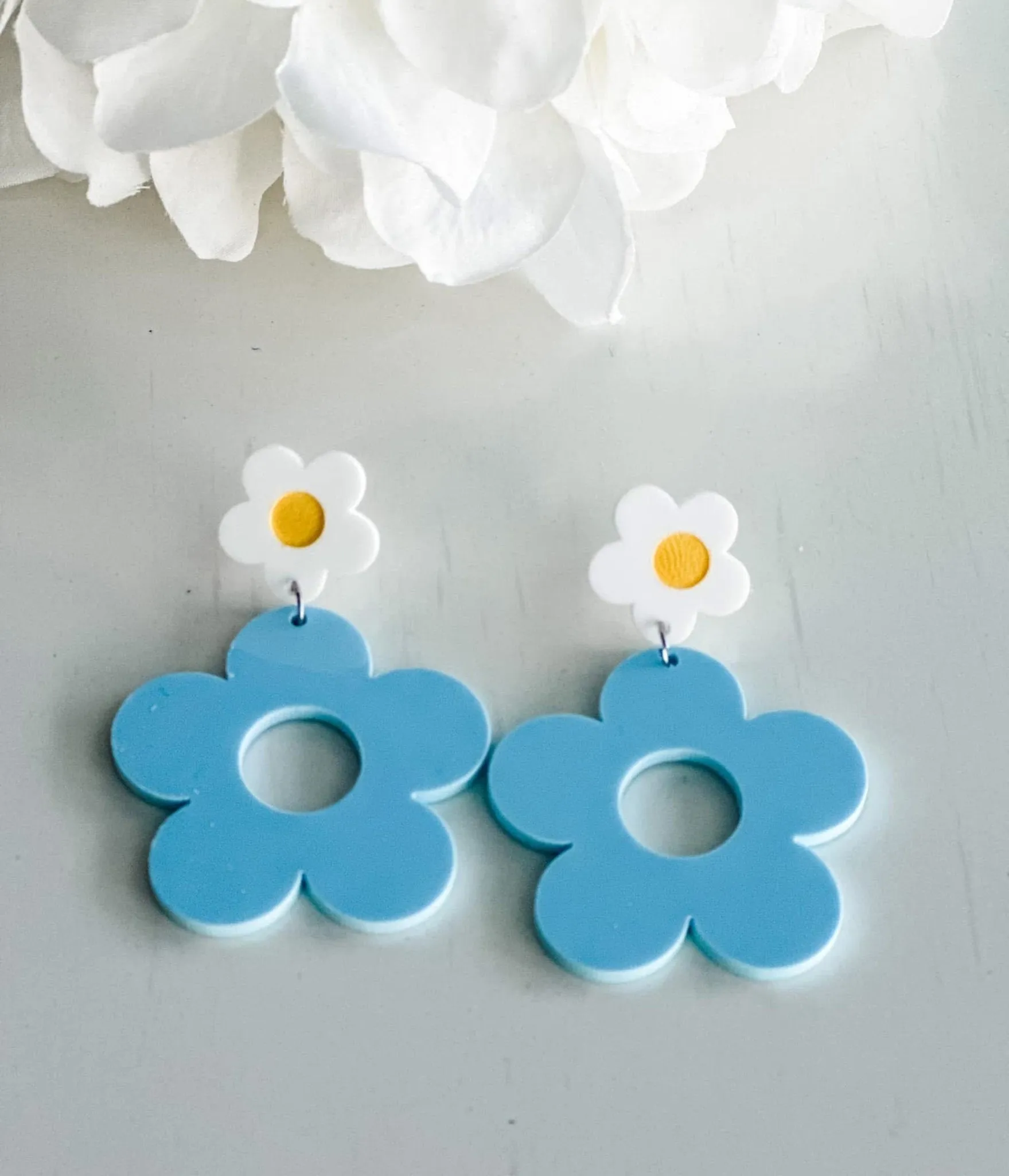 Fabulous Blue Daisy Dangle Earrings Everyday Chic