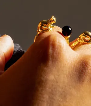 Onyx & Gold Cat's Cradle Ring Gifting Moment