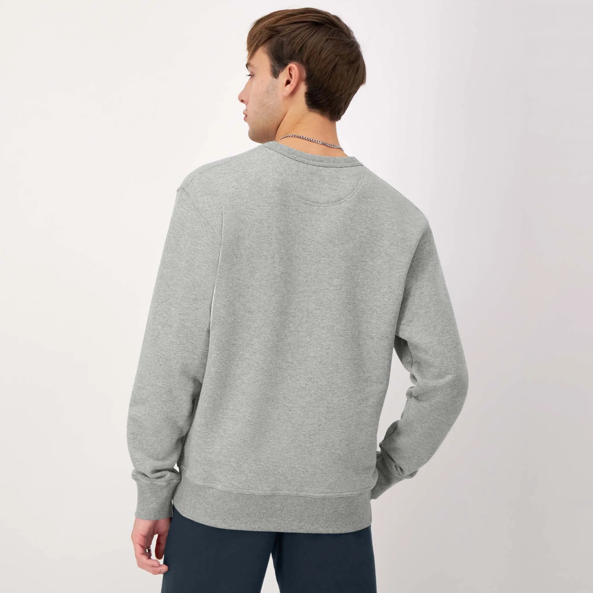 Powerblend Crewneck Sweatshirt, Tonal Script Logo Urban Street Look