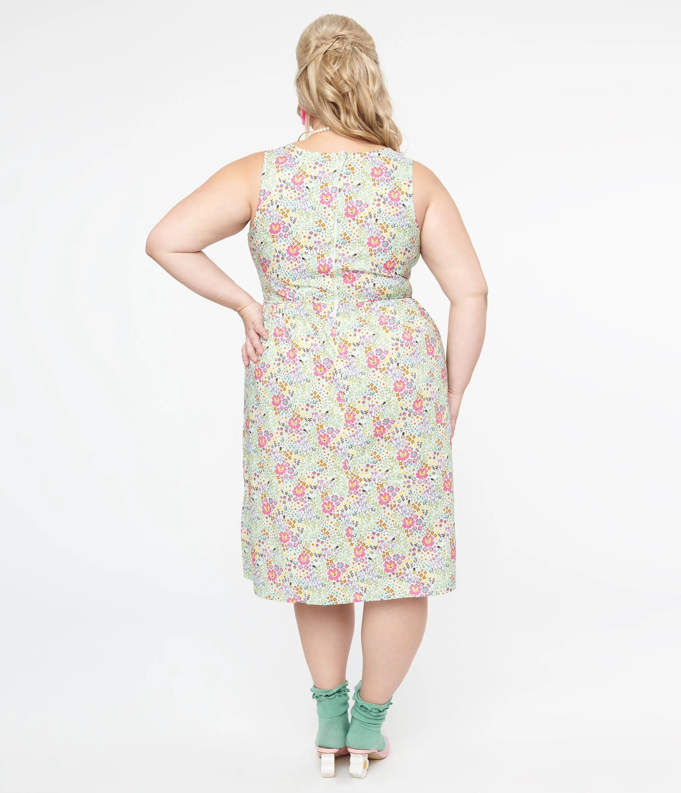 Retrolicious Plus Size 1950s Green Floral Cat Print Fit & Flare Dress Casual Everyday Look