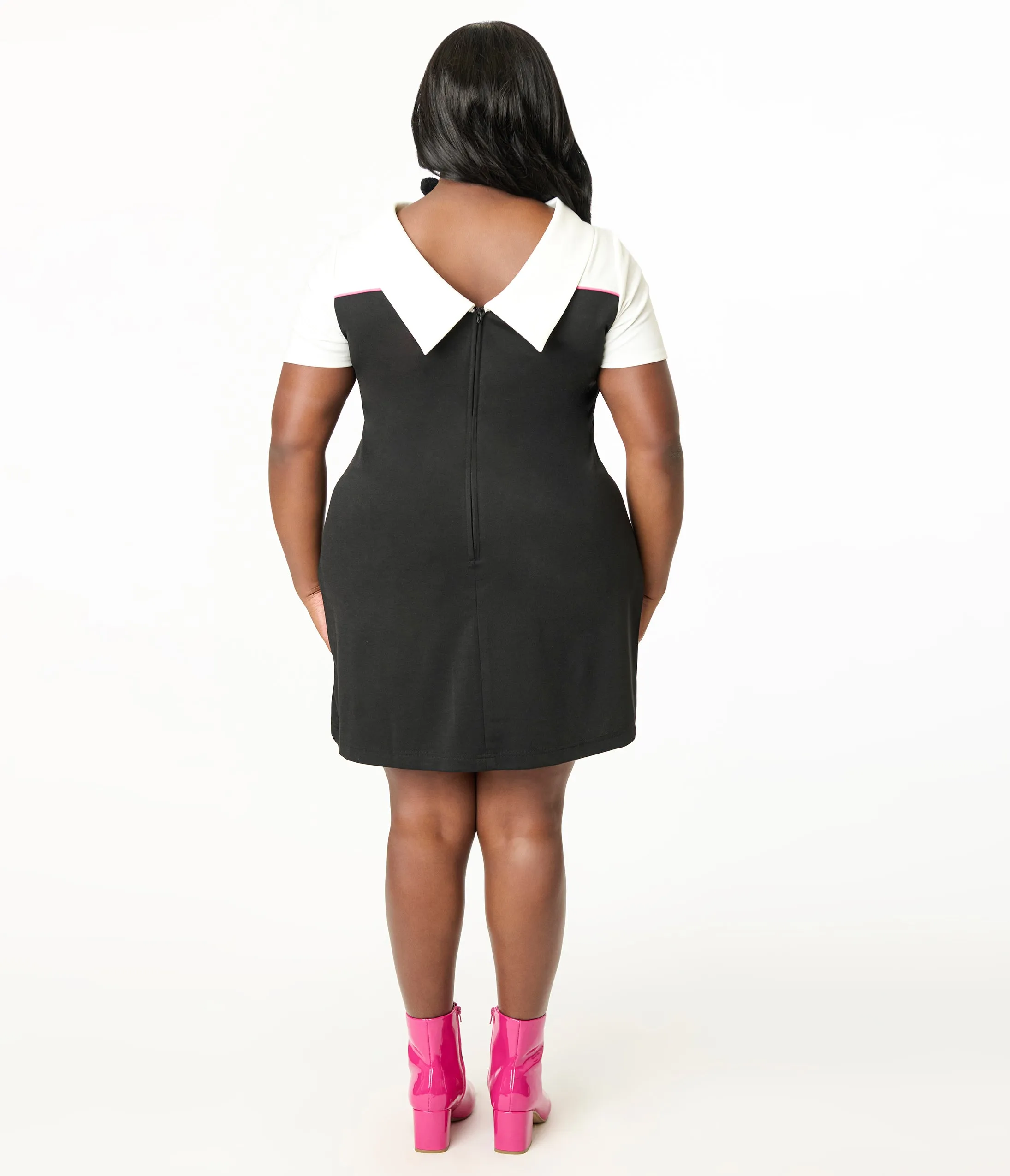 Smak Parlour Plus Size 1960s Black & Hot Pink Flower Pocket Shift Dress Casual Everyday Look