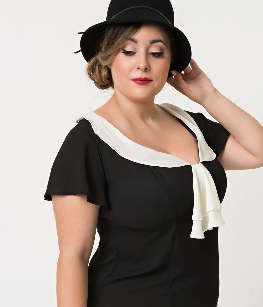 Unique Vintage Plus Size 1920s Black & Cream Wilshire Flapper Day Dress Casual Everyday Look