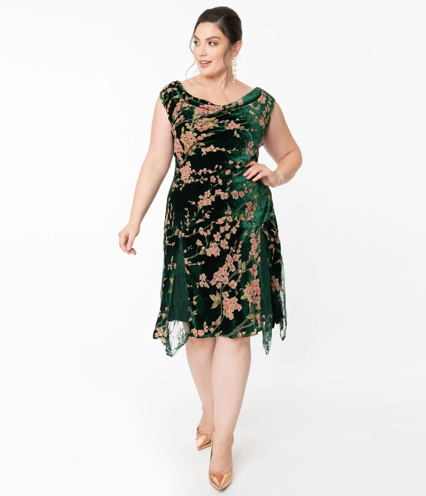 Unique Vintage Plus Size 1920s Emerald Velvet Floral Burnout Hemingway Flapper Dress Party Look