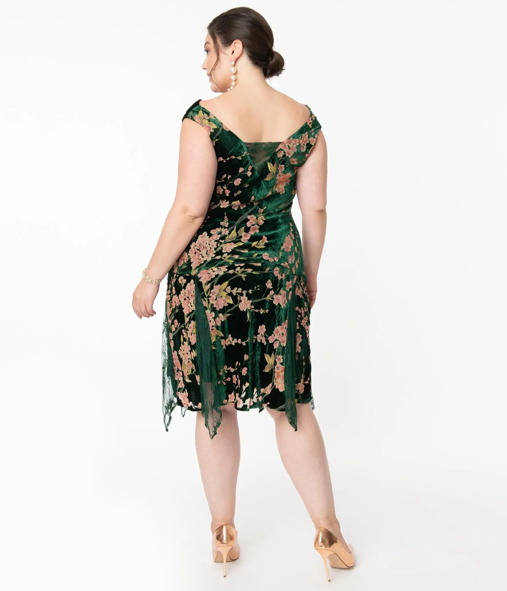 Unique Vintage Plus Size 1920s Emerald Velvet Floral Burnout Hemingway Flapper Dress Party Look