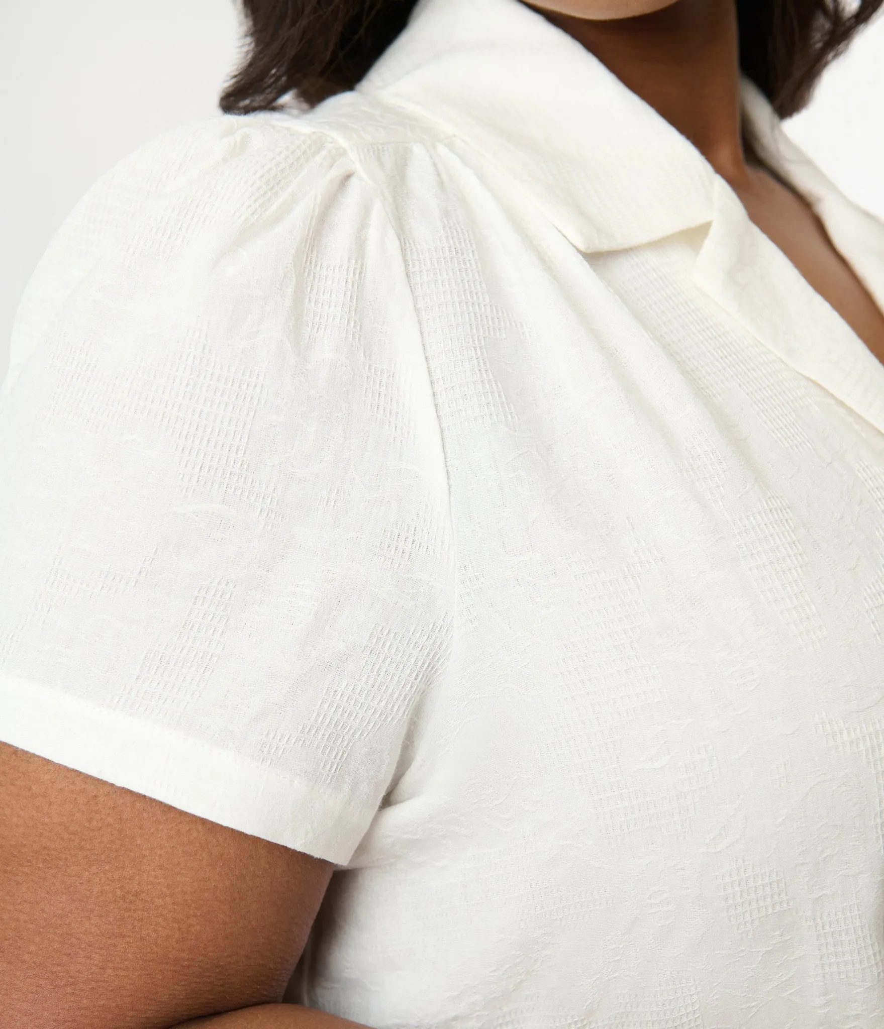 Unique Vintage Plus Size 1940s White Jacquard Notched Collar Blouse Easy Date Night