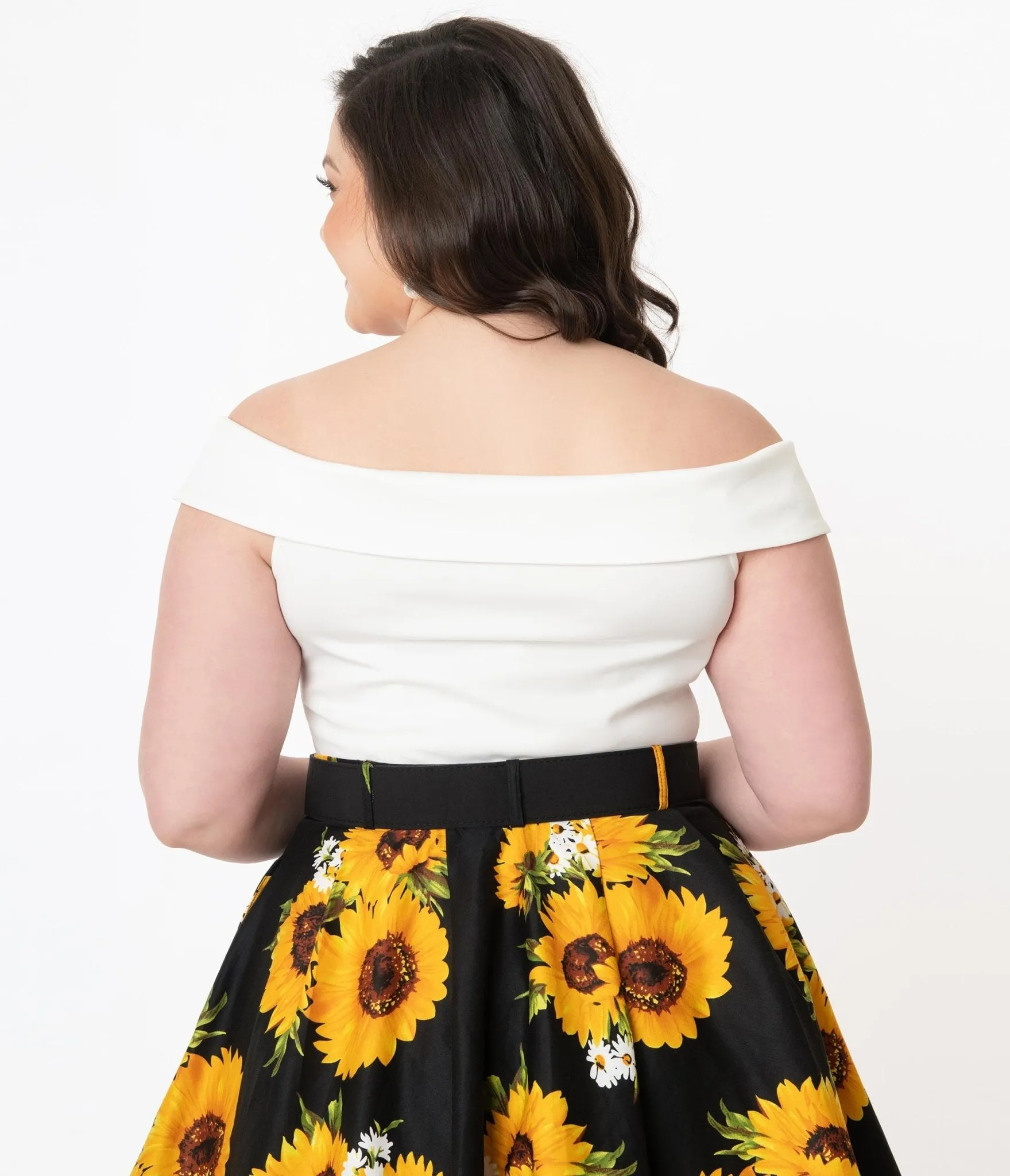 Unique Vintage Plus Size 1960s White Maraschino Top Easy Date Night