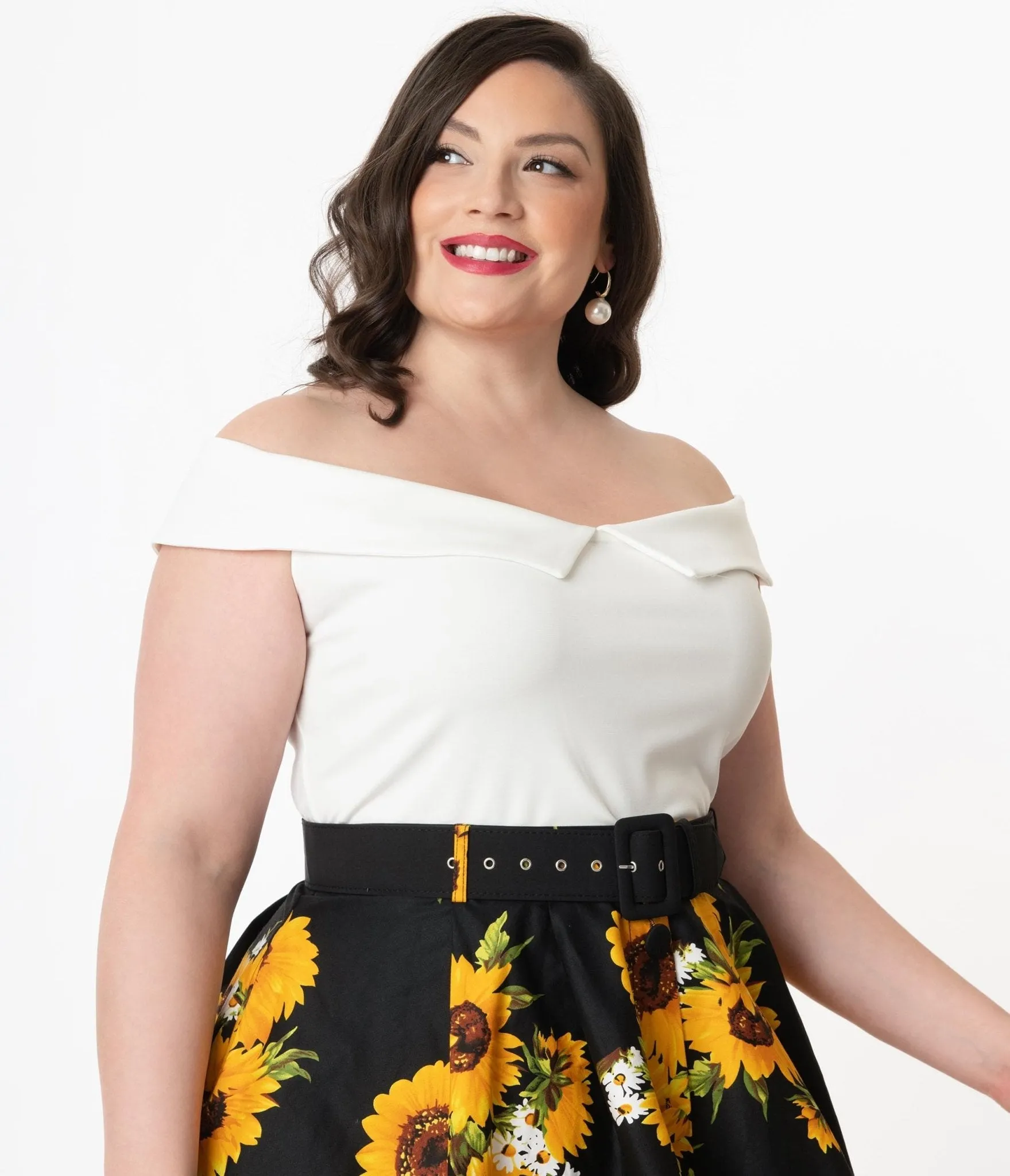 Unique Vintage Plus Size 1960s White Maraschino Top Easy Date Night
