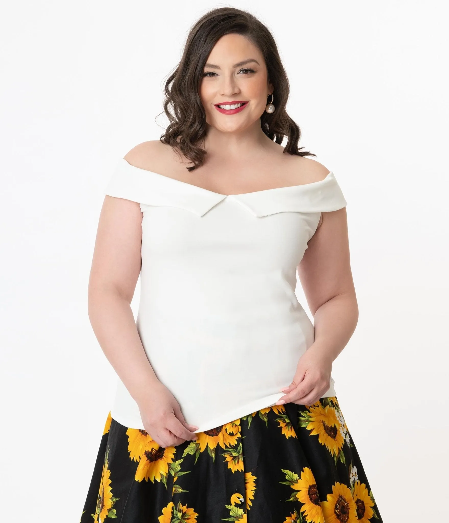 Unique Vintage Plus Size 1960s White Maraschino Top Easy Date Night