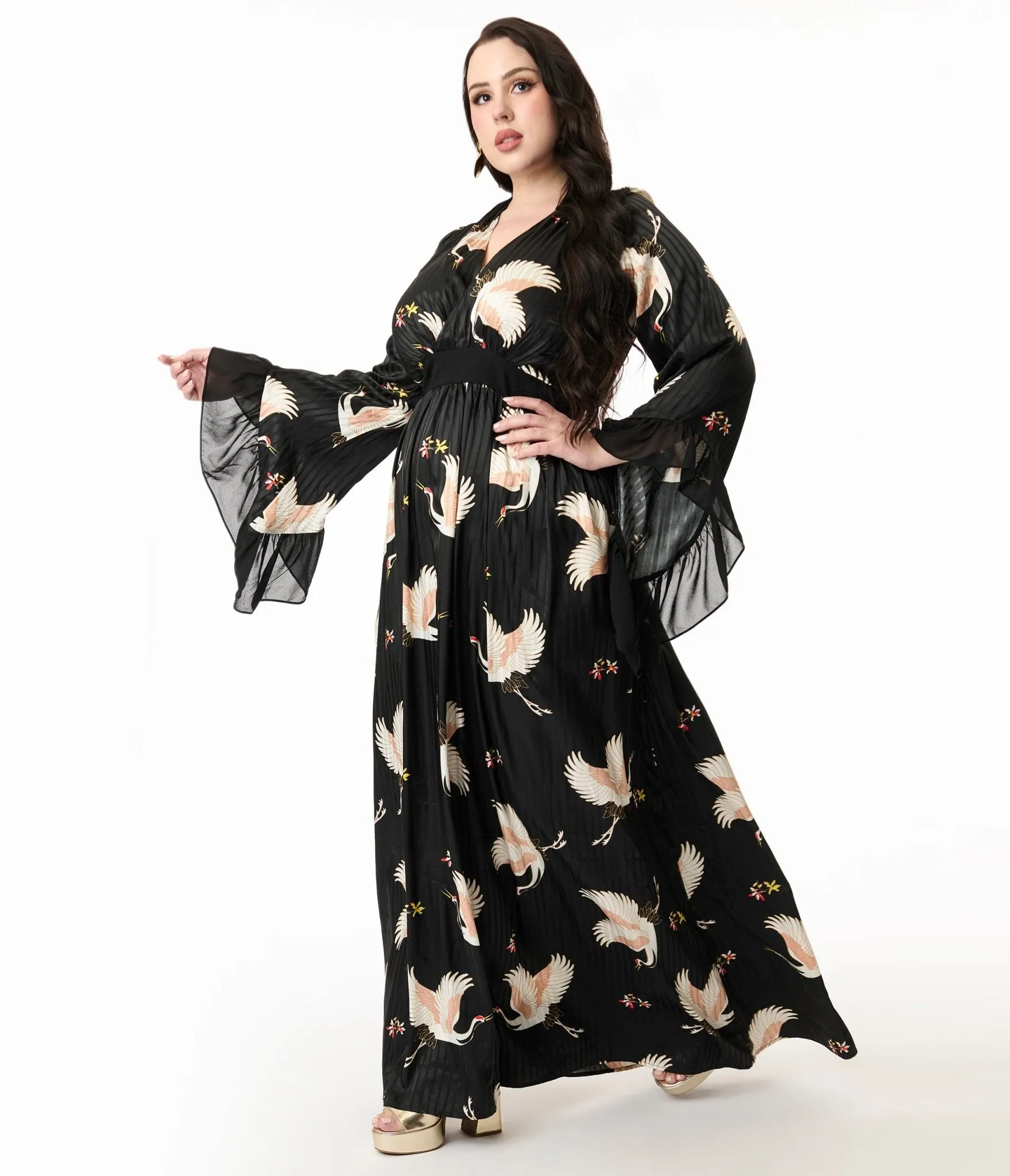 Unique Vintage Plus Size 1970s Black Crane Print Maxi Dress Casual Everyday Look